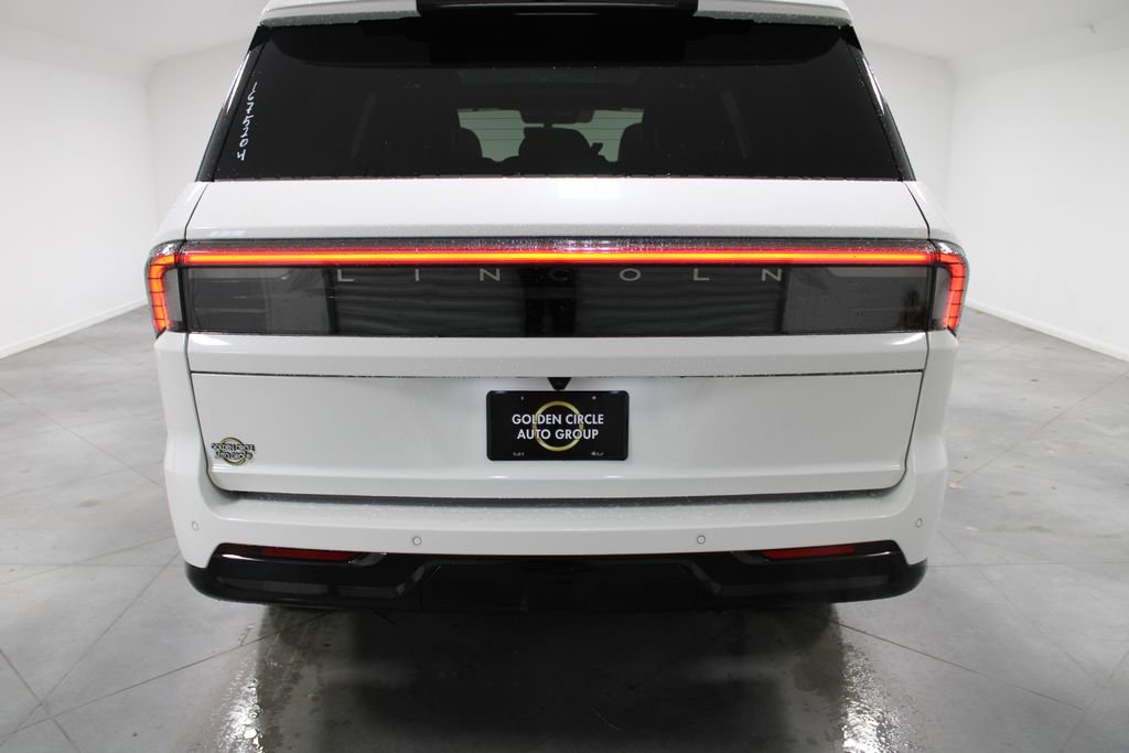New 2026 Lincoln Navigator Reserve w/ Jet Appearance Package image 7