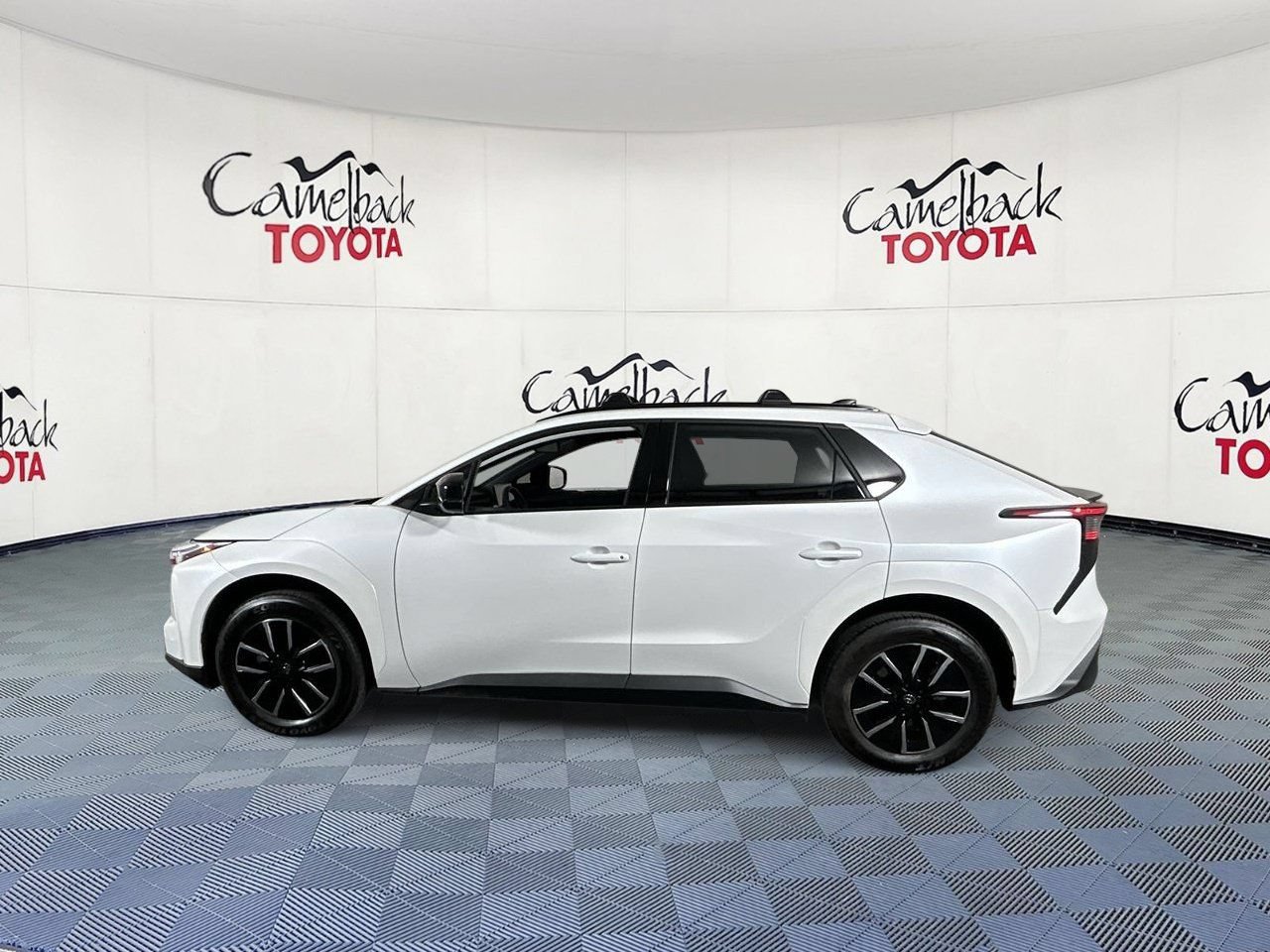 Used 2026 Toyota bZ AWD/4WD image 5