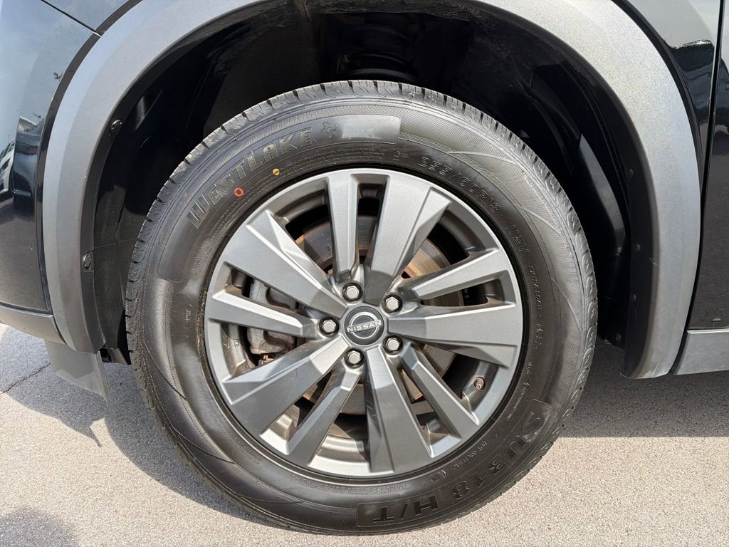 Used 2024 Nissan Pathfinder SV image 3