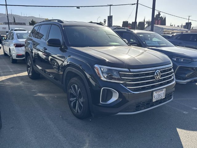 Certified 2024 Volkswagen Atlas SE FWD image 1
