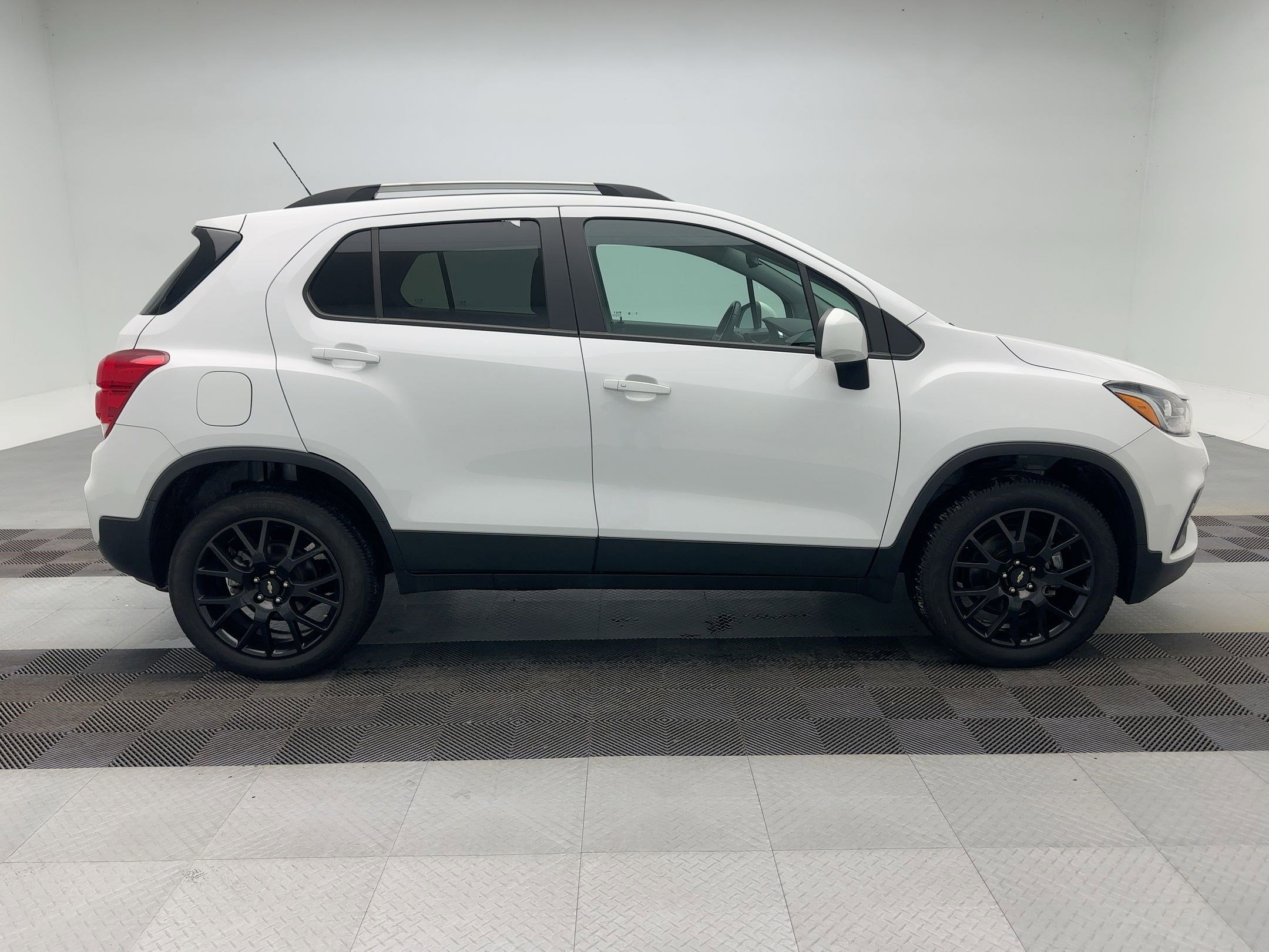 Certified 2022 Chevrolet Trax LT w/ Sport Edition image 8