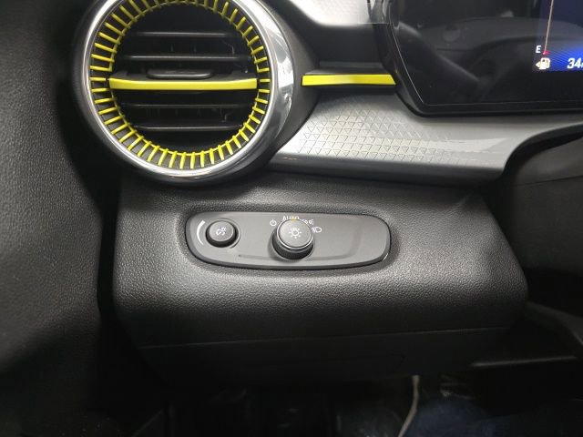 New 2026 Chevrolet Trax LT image 17