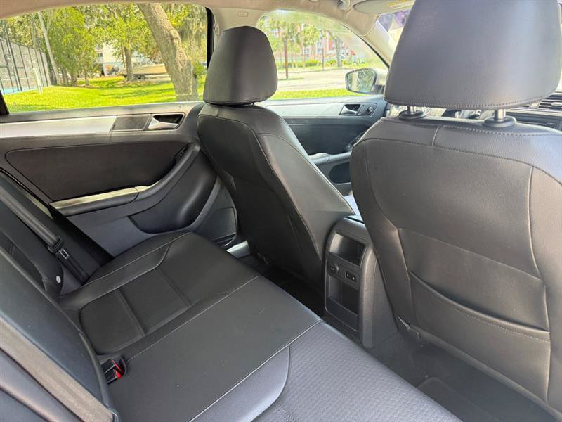 Used 2013 Volkswagen Jetta SE FWD image 15