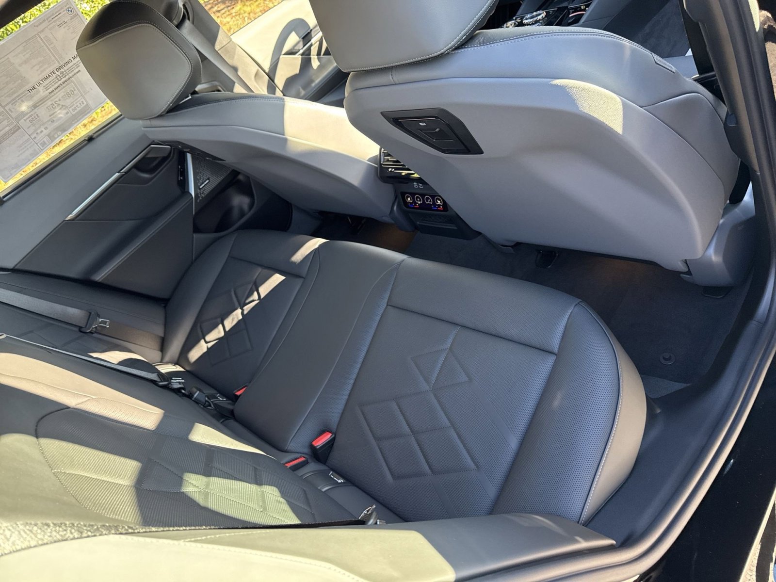 New 2026 BMW 550e xDrive w/ Executive Package image 32