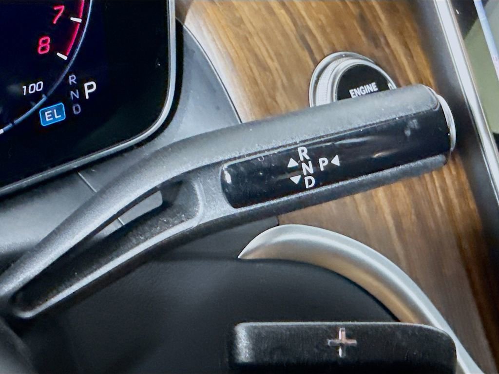 Used 2025 Mercedes-Benz GLC 350e 4MATIC image 17