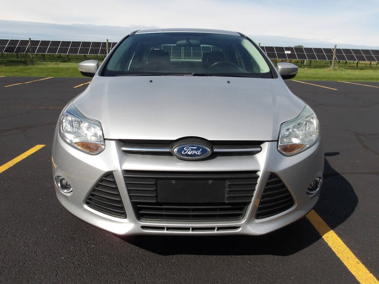 Used 2014 Ford Focus SE w/ Equipment Group 201A FWD image 3