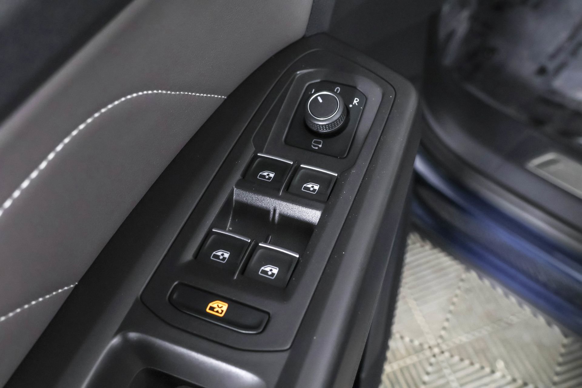 Used 2022 Volkswagen Atlas Cross Sport SEL Premium R-Line image 36