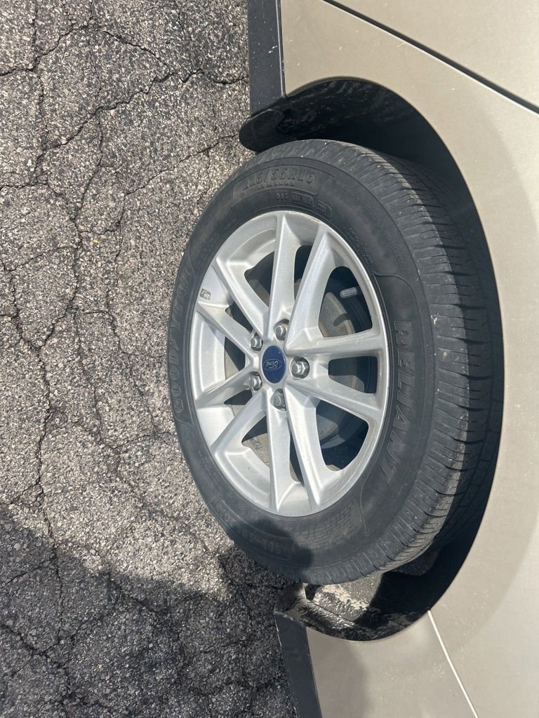 Used 2017 Ford Focus SE FWD image 26