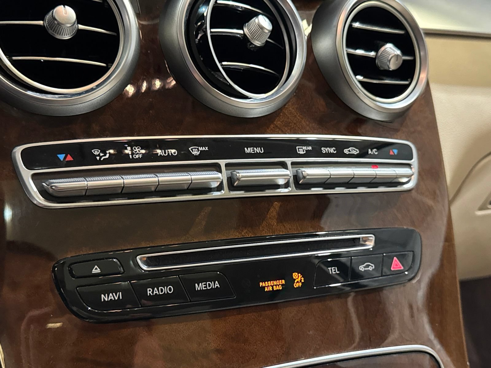 Used 2017 Mercedes-Benz GLC 300 4MATIC image 33