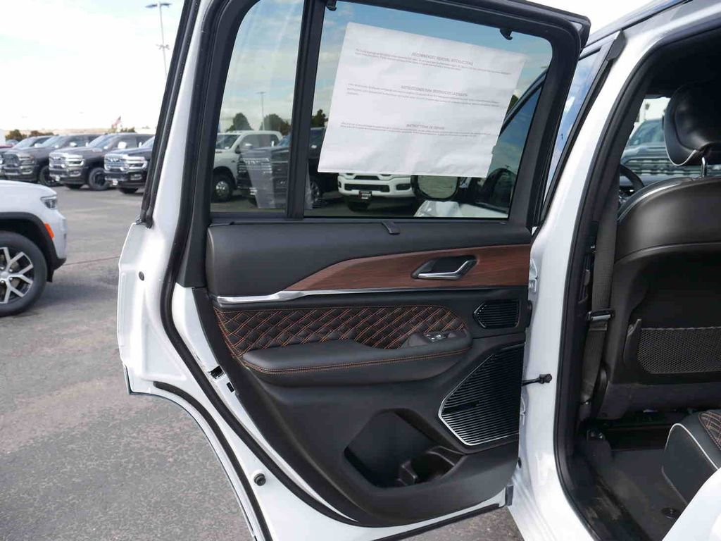 New 2025 Jeep Grand Cherokee Summit w/ Adv Protech Group IV image 10