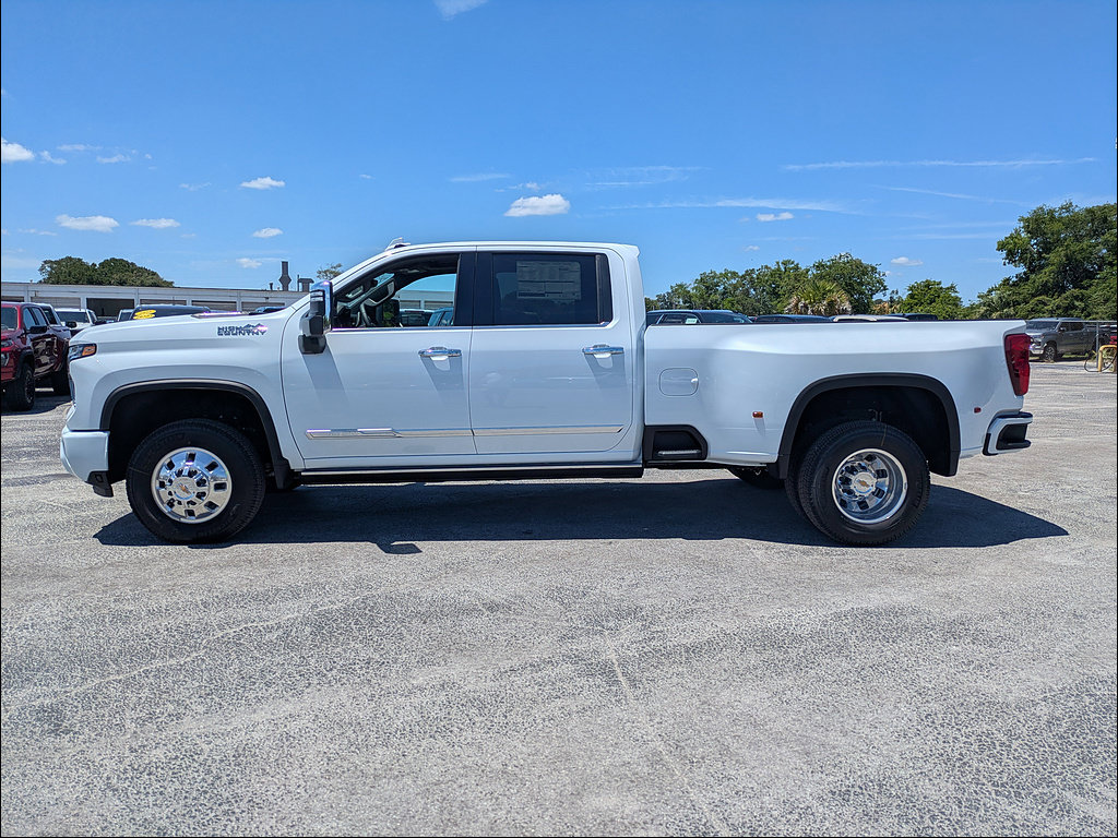 New 2026 Chevrolet Silverado 3500 High Country w/ High Country Premium Package AWD/4WD image 4