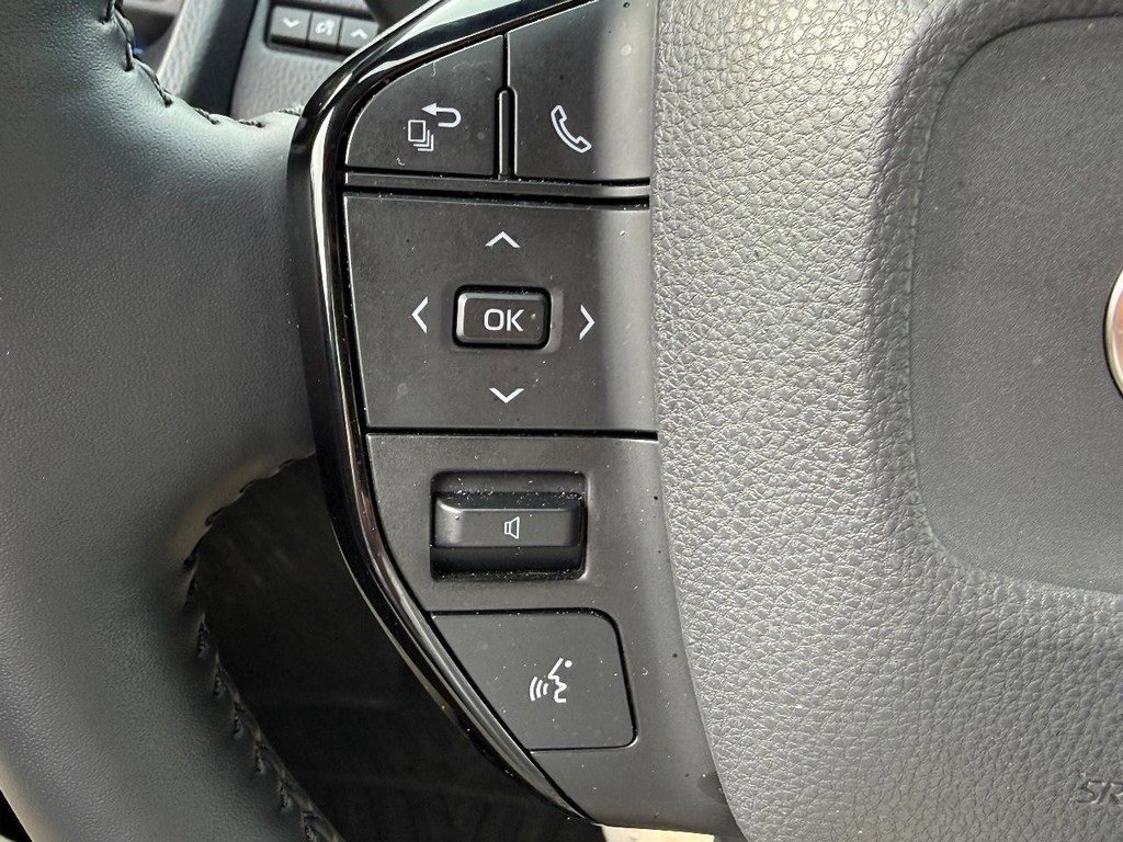 Certified 2025 Toyota Prius XLE image 19