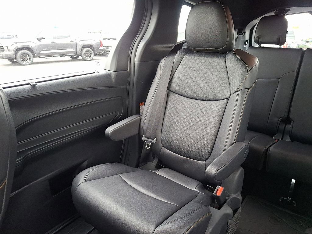 New 2026 Toyota Sienna XLE Woodland Edition AWD/4WD image 12