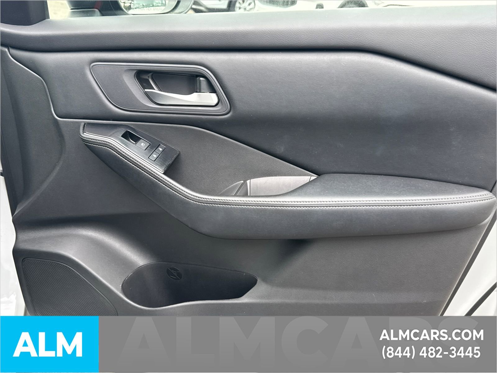 Used 2025 Nissan Rogue SV FWD image 17