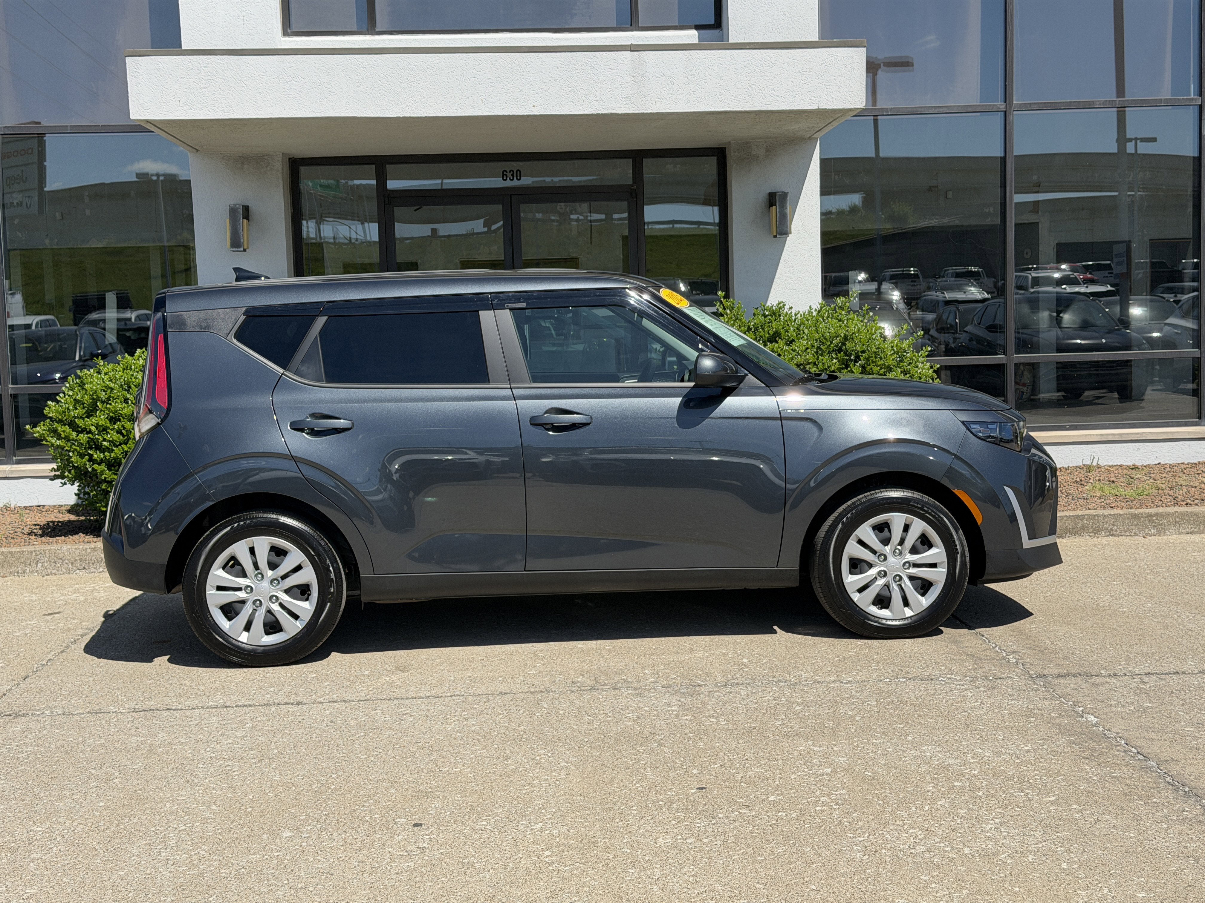 Used 2025 Kia Soul LX FWD image 3