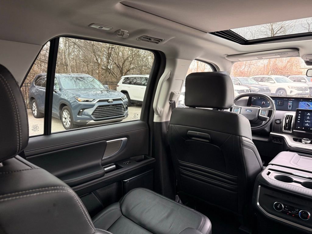 Used 2025 Ford Expedition Platinum image 48