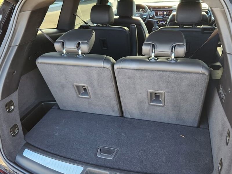 Used 2025 Cadillac XT6 Premium Luxury image 21
