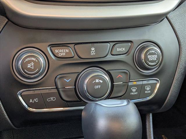 Used 2018 Jeep Cherokee Latitude Plus w/ Cold Weather Group image 11