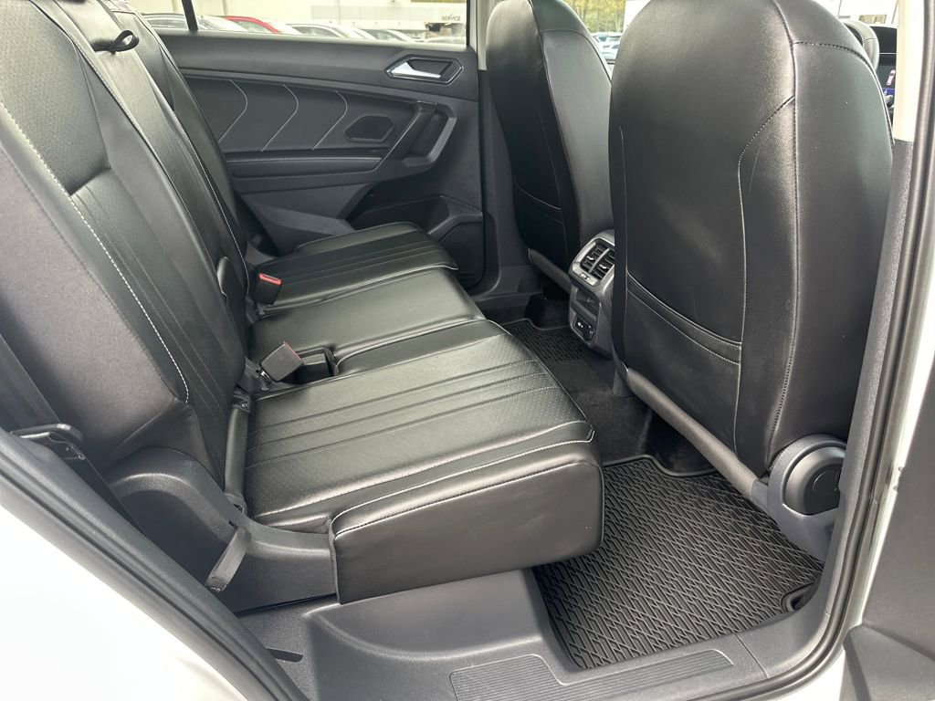 Used 2022 Volkswagen Tiguan SE image 35
