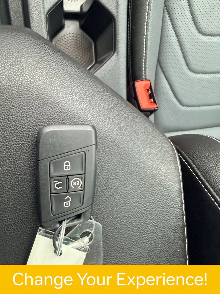 Used 2025 Volkswagen Jetta SEL FWD image 30
