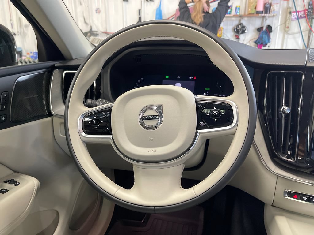 Certified 2025 Volvo XC60 T8 Ultra w/ Protection Package Premier AWD/4WD image 20