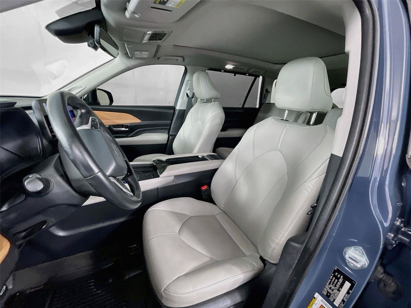 Used 2024 Toyota Grand Highlander AWD image 22