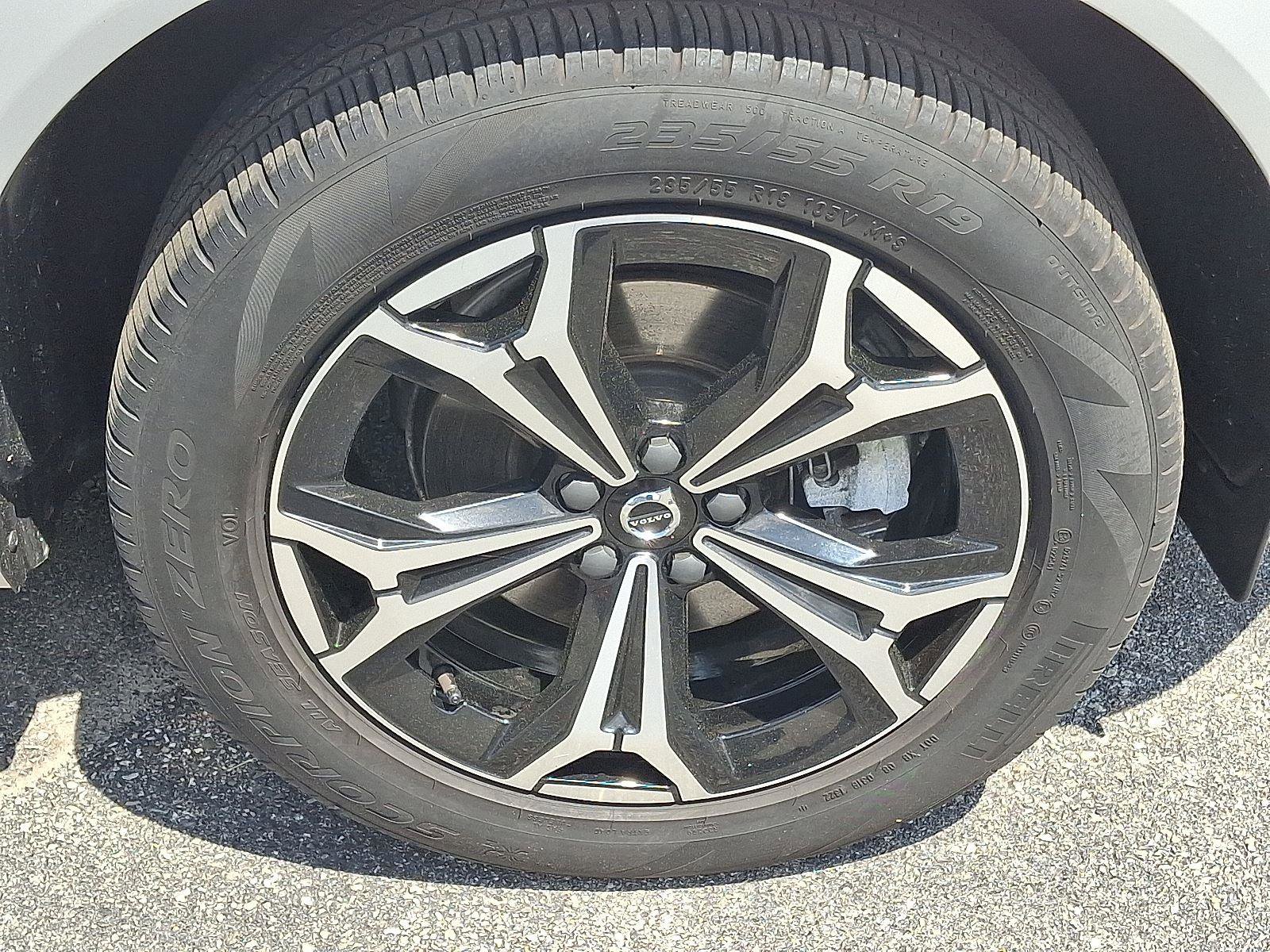 Certified 2022 Volvo XC60 B5 Momentum w/ Climate Package image 8