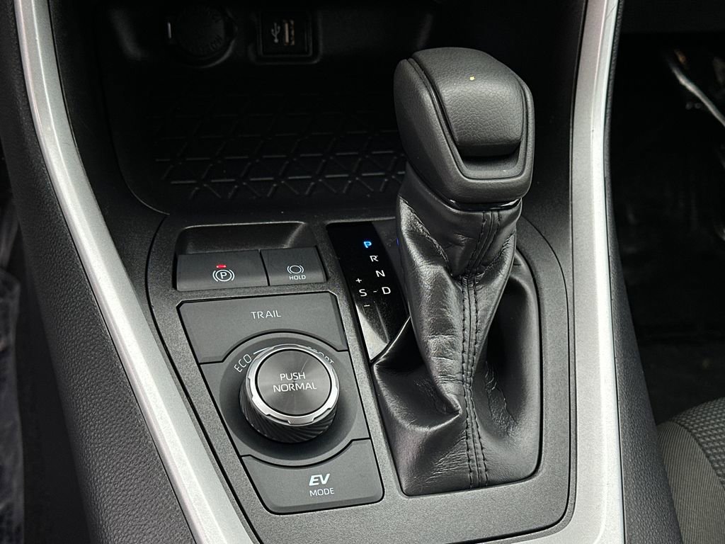 Used 2025 Toyota RAV4 LE image 24