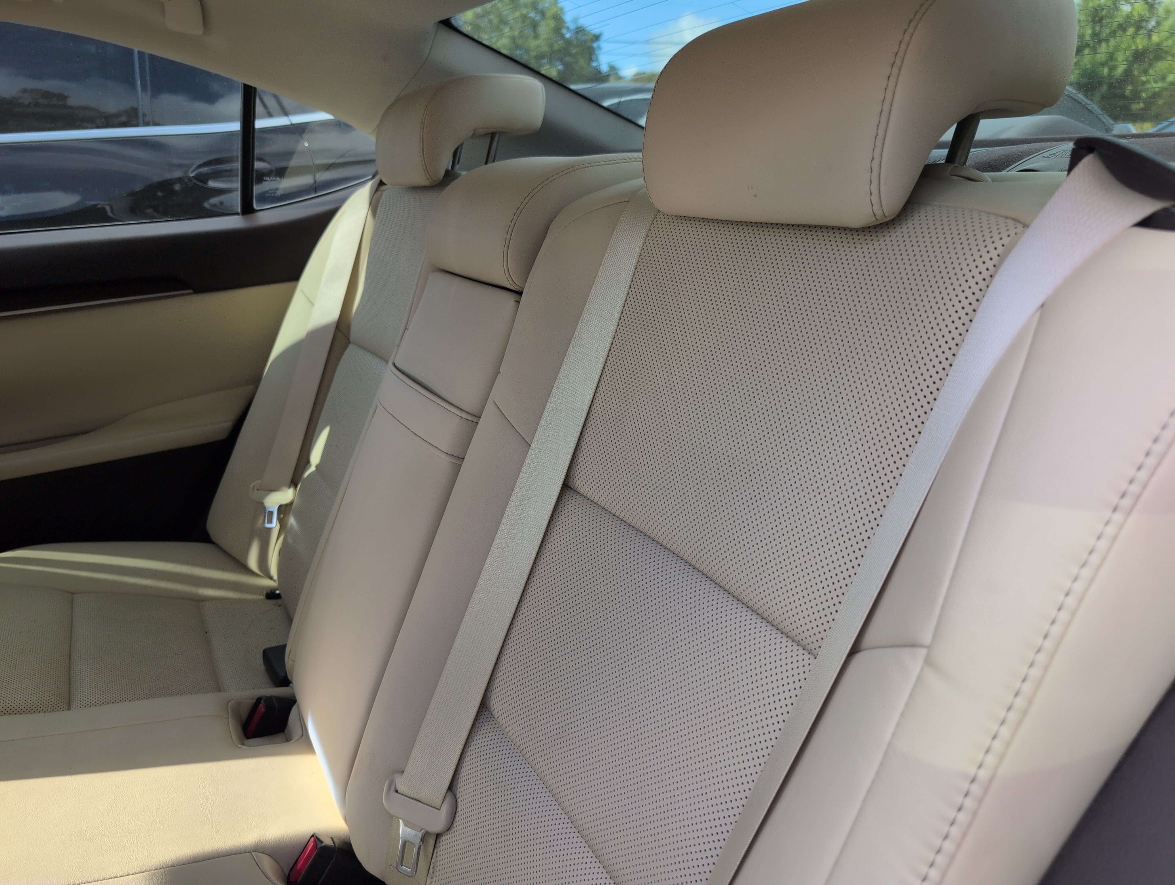 Used 2016 Lexus ES 350 w/ Premium Package w/Wood Trim FWD image 9