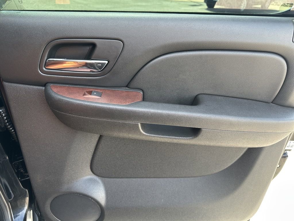 Used 2012 Chevrolet Avalanche LT image 24