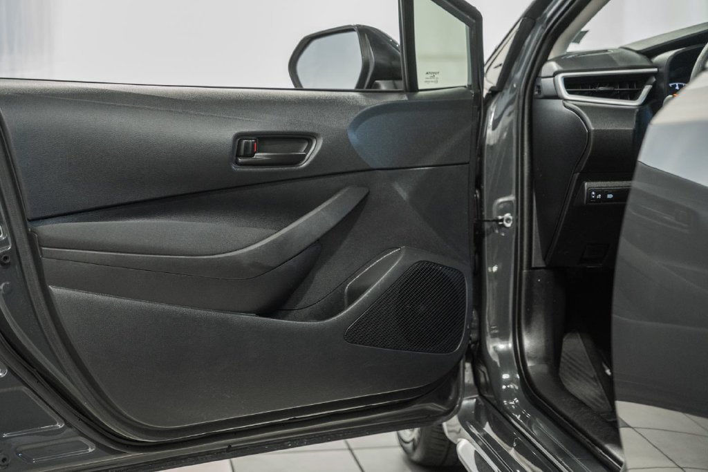 Used 2025 Toyota Corolla LE FWD image 32