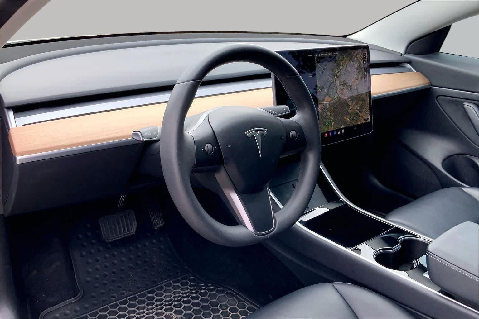 Used 2020 Tesla Model 3 Standard Range RWD image 13