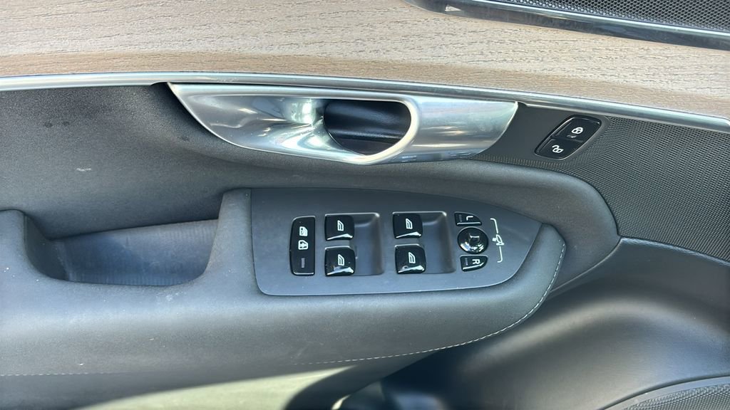 Certified 2025 Volvo XC90 B6 Plus AWD/4WD image 12