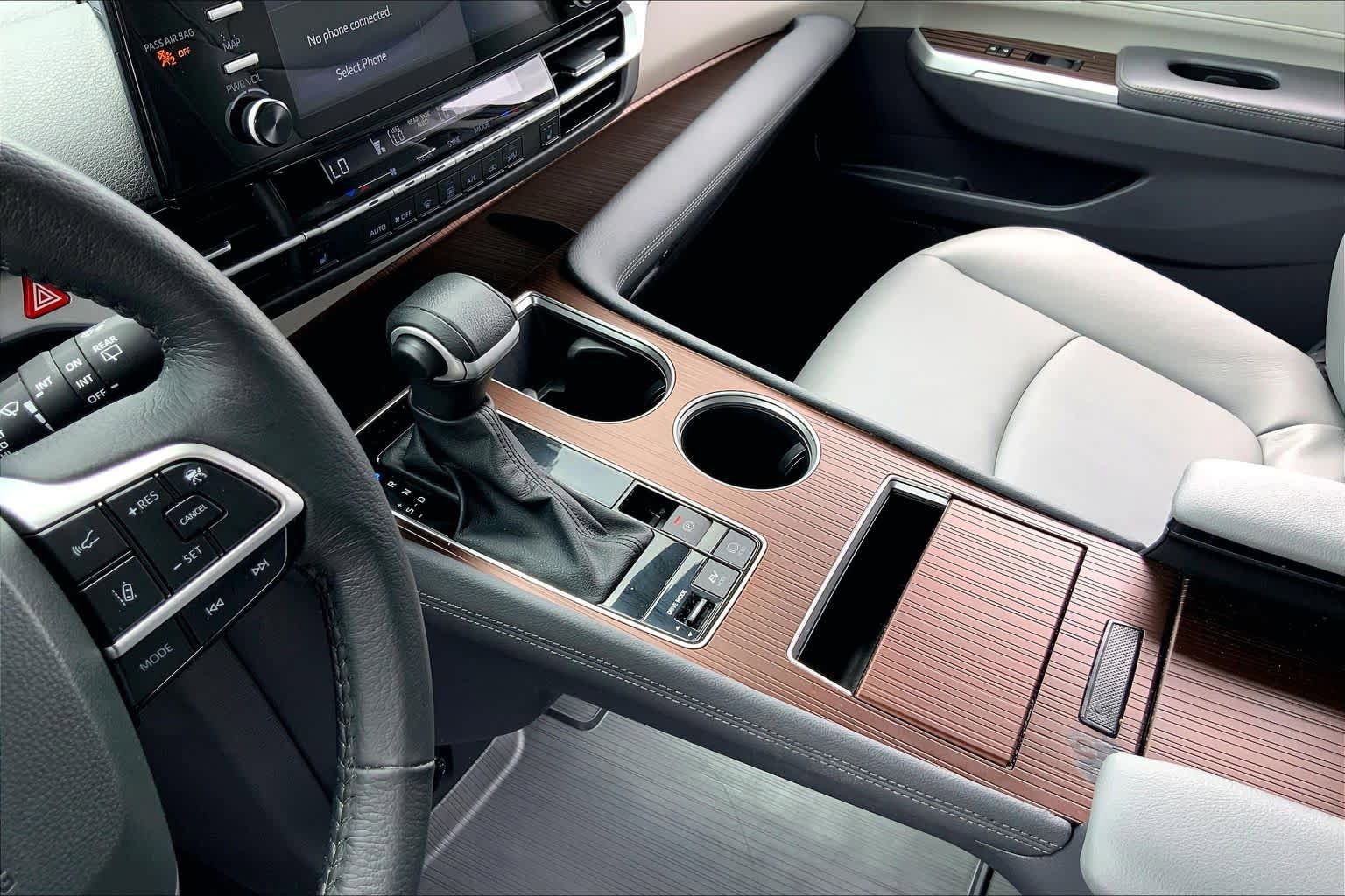 Certified 2024 Toyota Sienna XLE FWD image 16