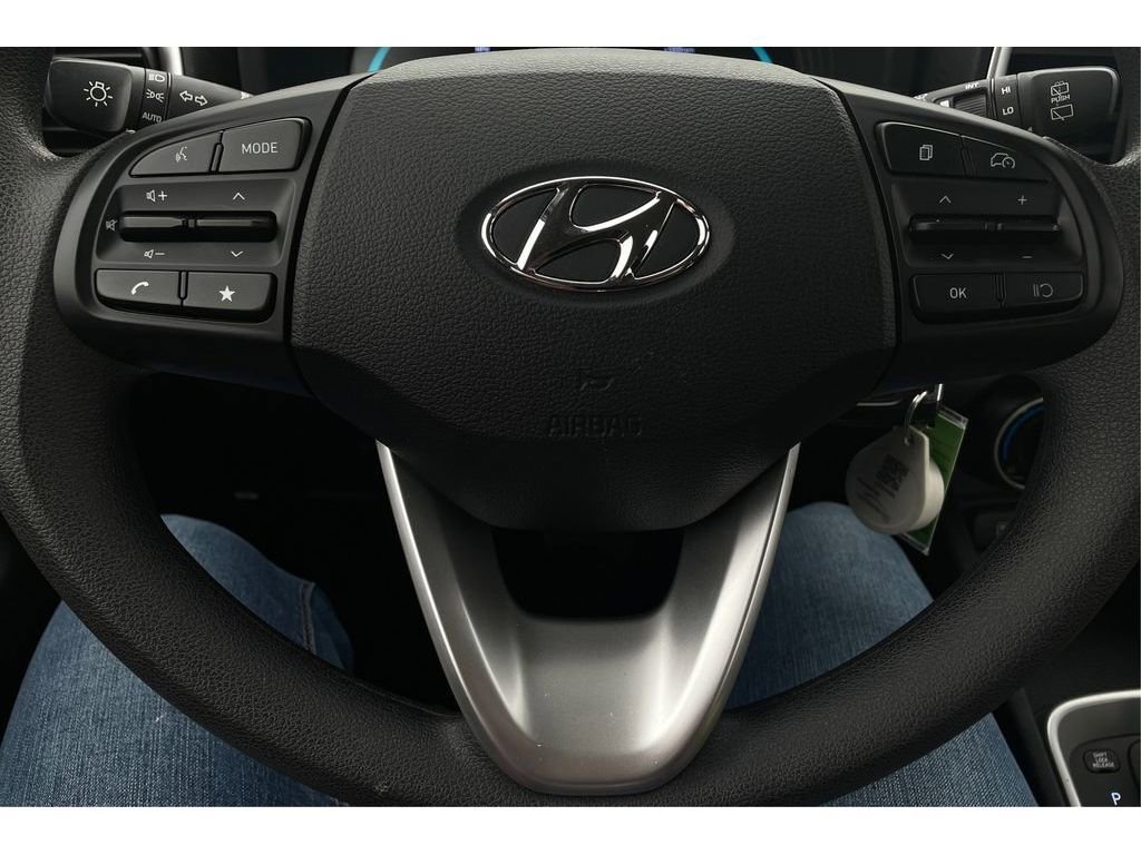 Used 2023 Hyundai Venue SE image 15