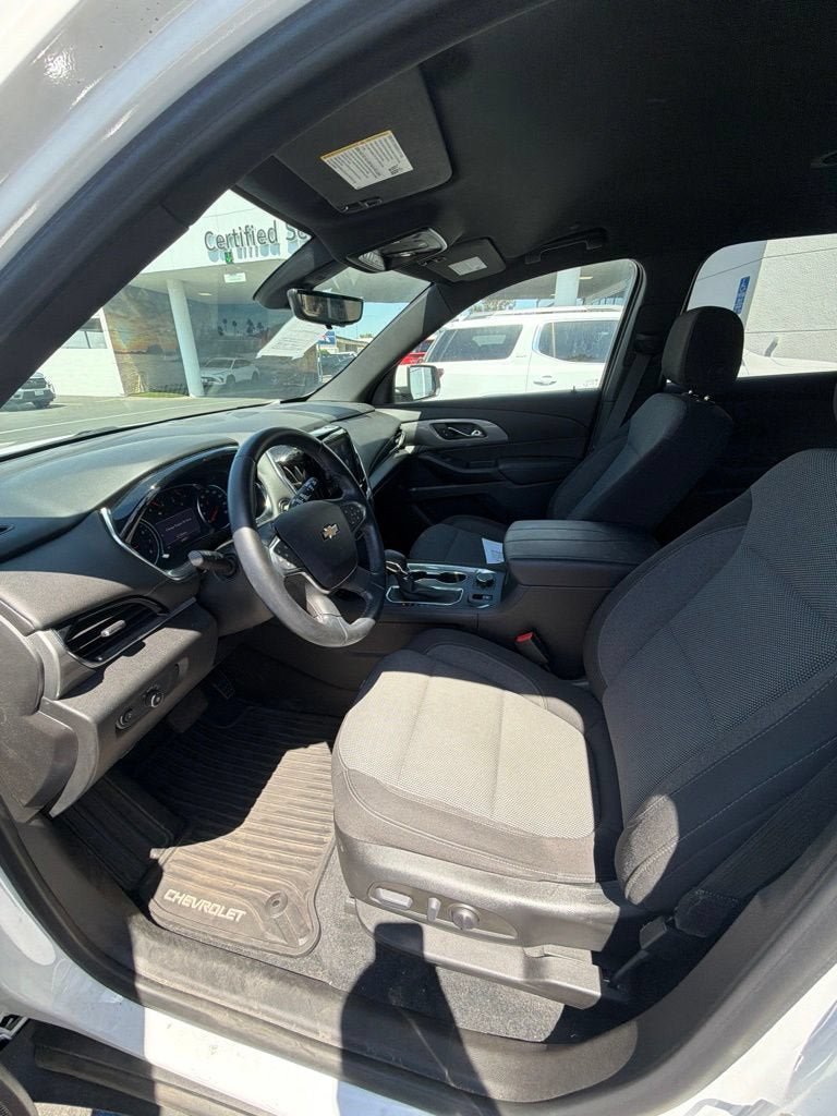 Used 2023 Chevrolet Traverse LT w/ Rear Camera Mirror Package AWD/4WD image 9