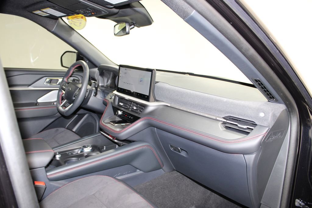 Used 2025 Ford Explorer ST image 33