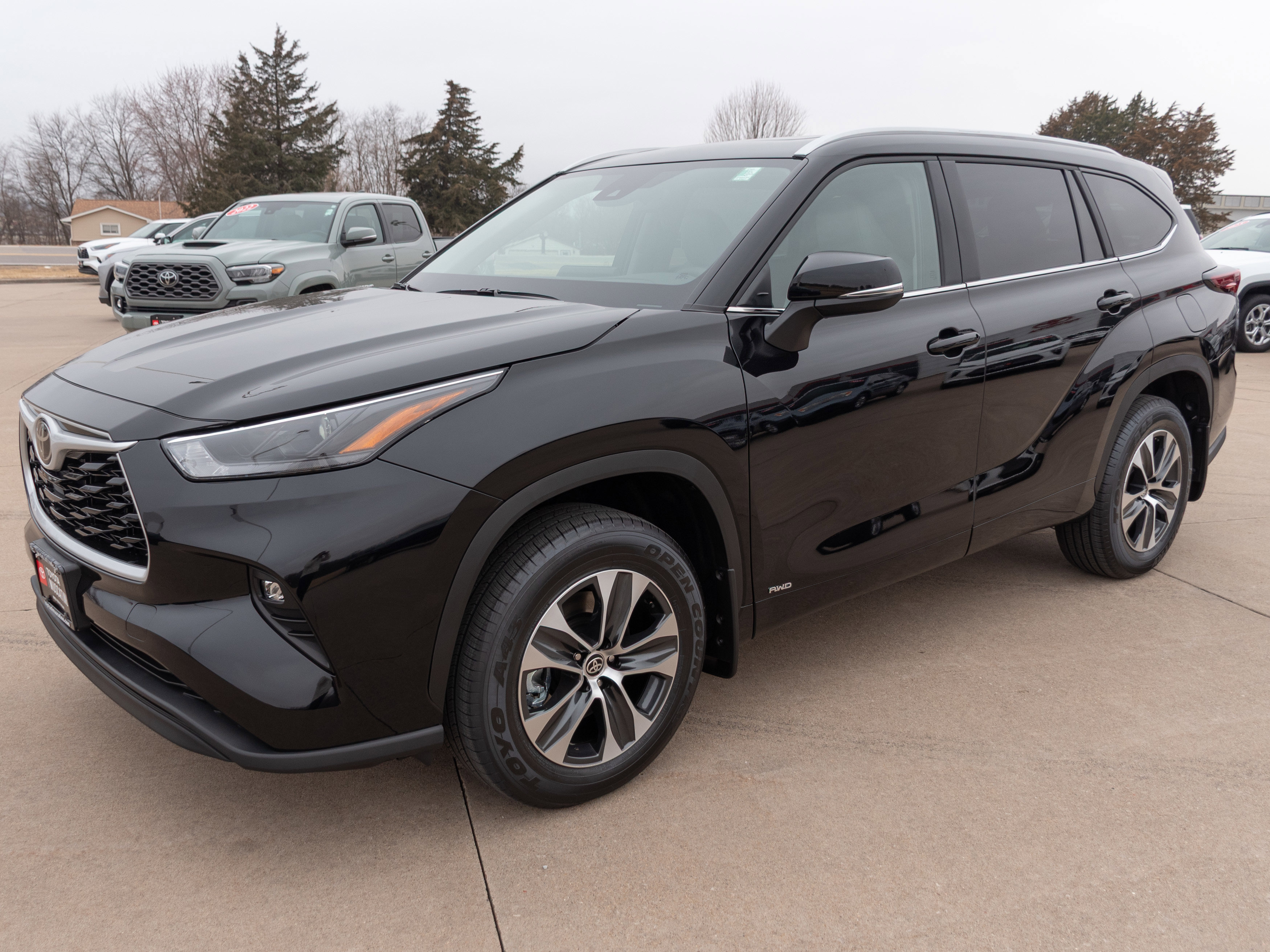 New 2026 Toyota Highlander XLE image 1