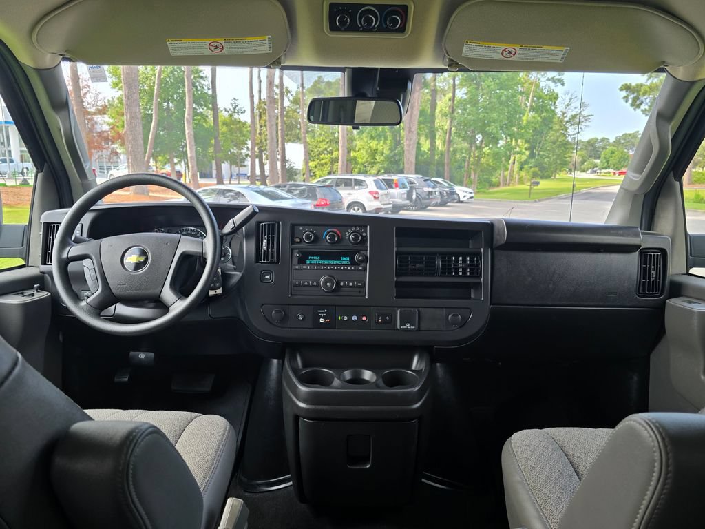 Used 2025 Chevrolet Express 3500 LT w/ LT Preferred Equipment Group RWD image 12