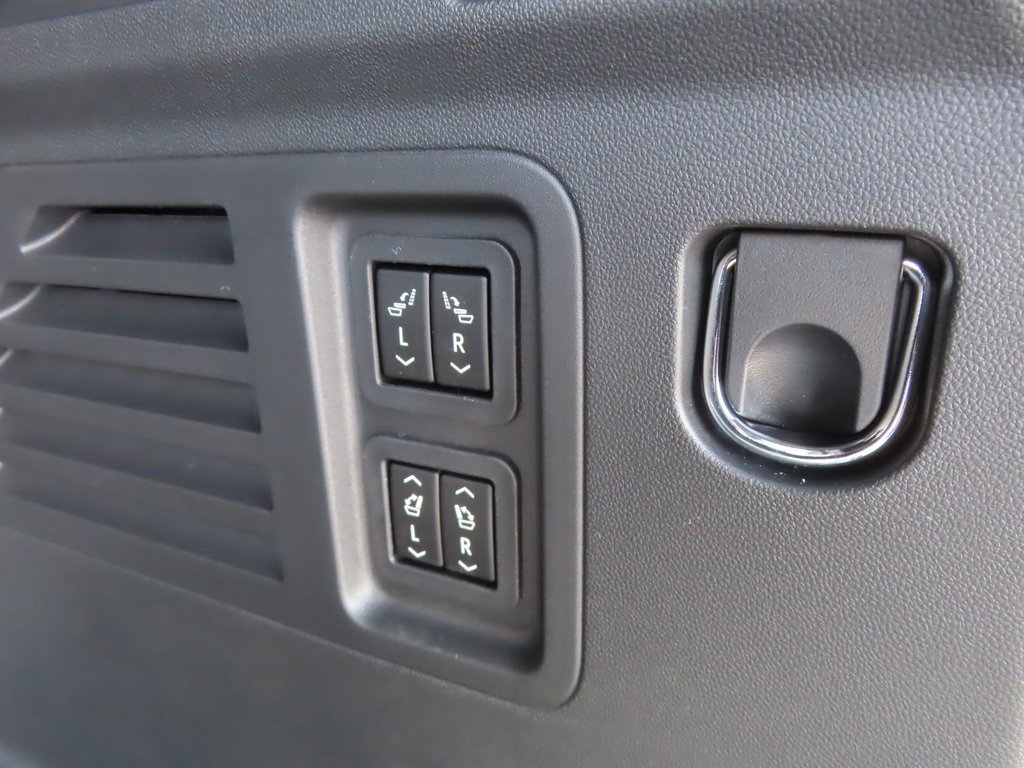 New 2026 Chevrolet Traverse RS w/ LPO, Floor Liner Package image 21