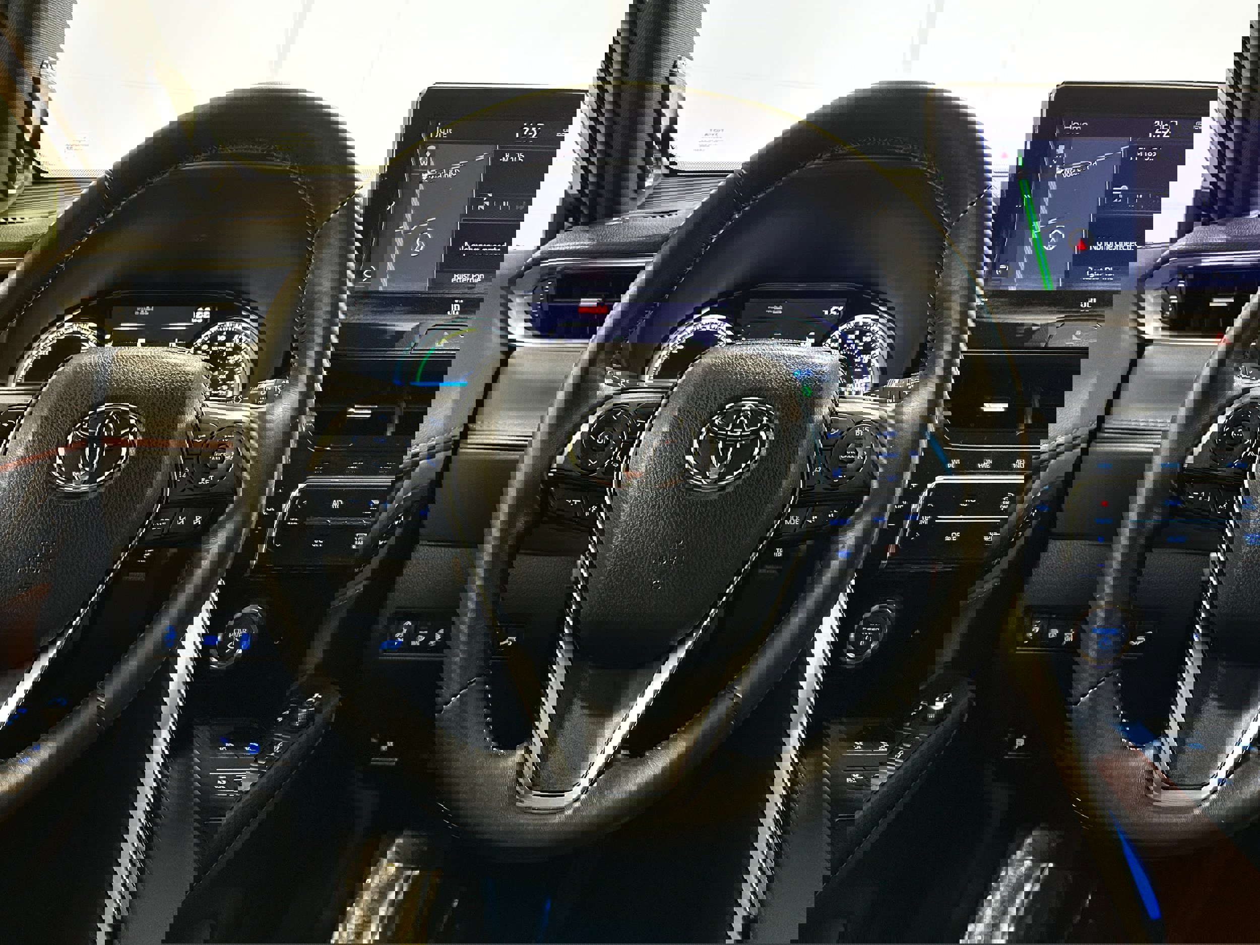 Used 2021 Toyota Venza Limited image 8