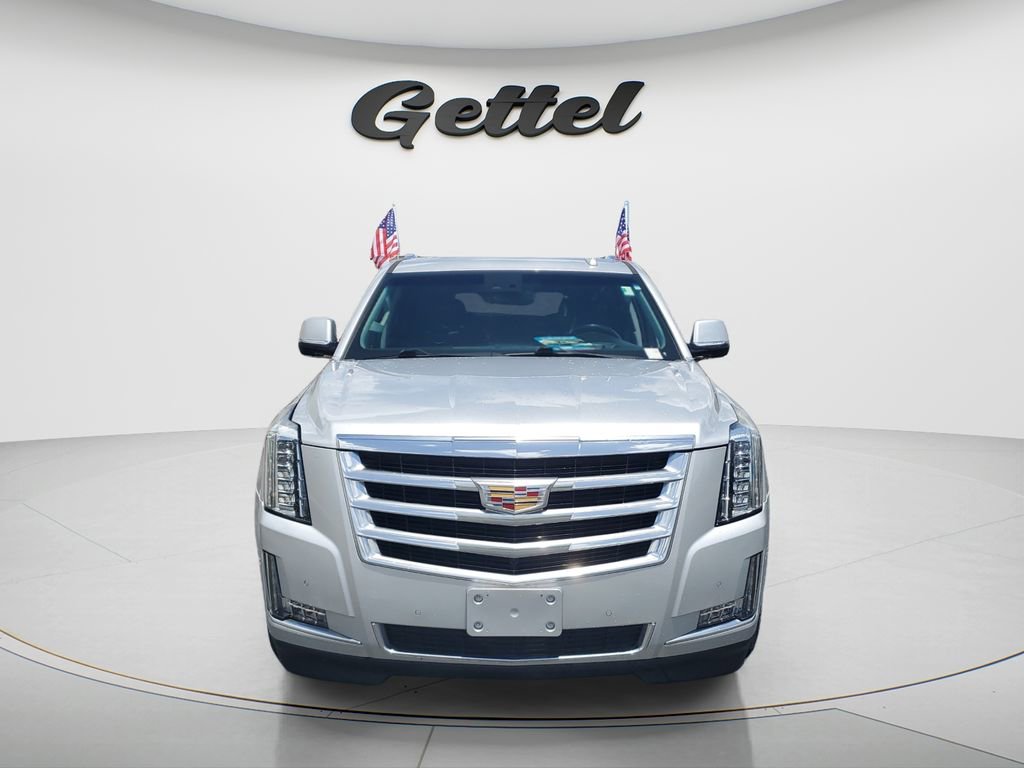 Used 2019 Cadillac Escalade Luxury AWD/4WD image 2