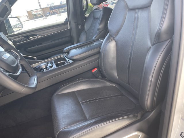 Used 2024 Jeep Wagoneer L Series II w/ Premium Group I AWD/4WD image 11
