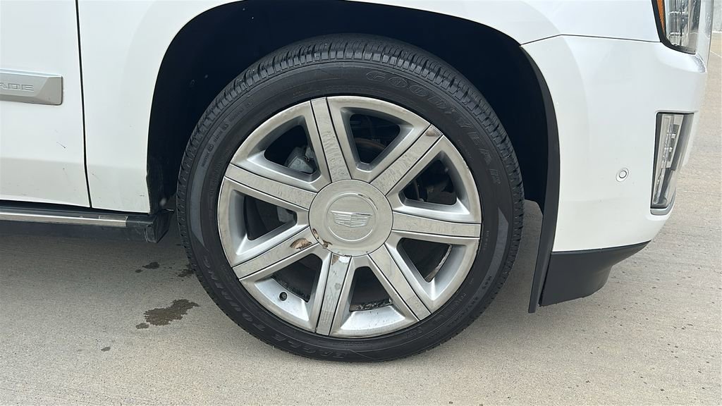 Used 2018 Cadillac Escalade Premium Luxury image 16