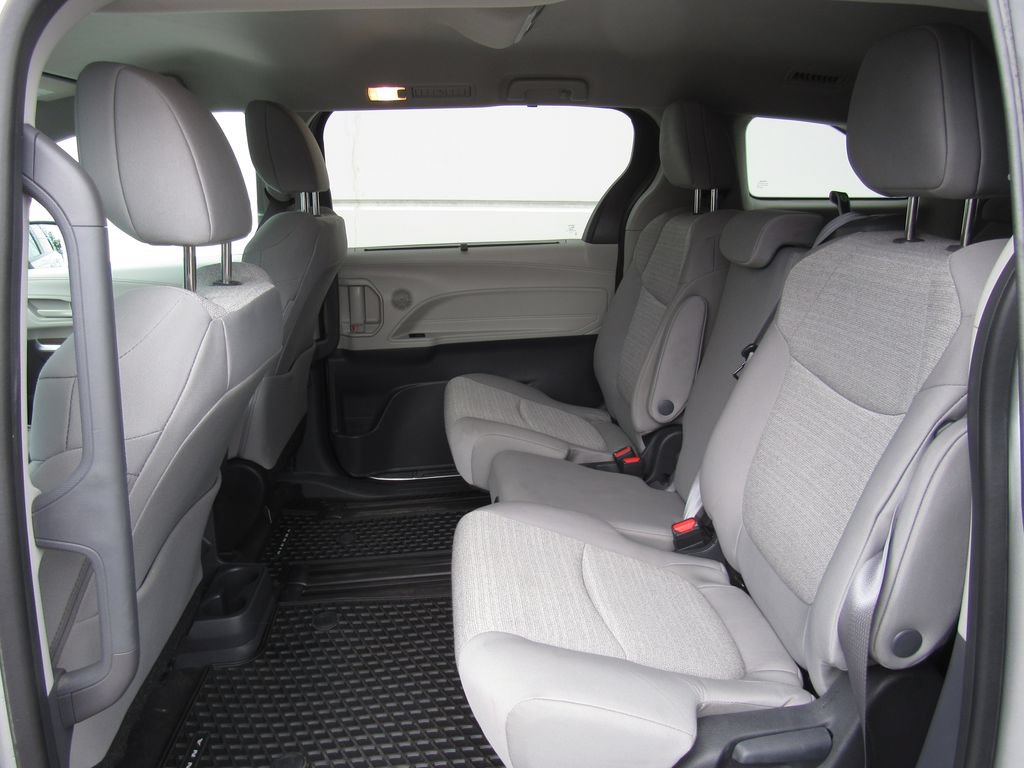 Used 2024 Toyota Sienna LE AWD/4WD image 16