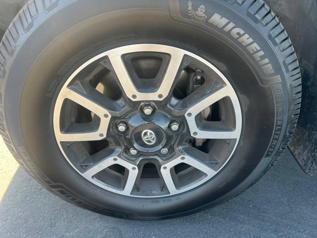Used 2018 Toyota Tundra Limited w/ Limited Premium Package RWD image 7