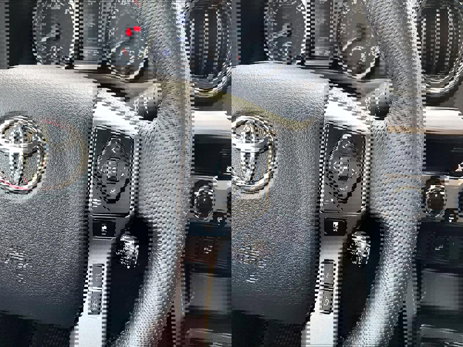 Used 2023 Toyota Tacoma SR5 AWD/4WD image 24