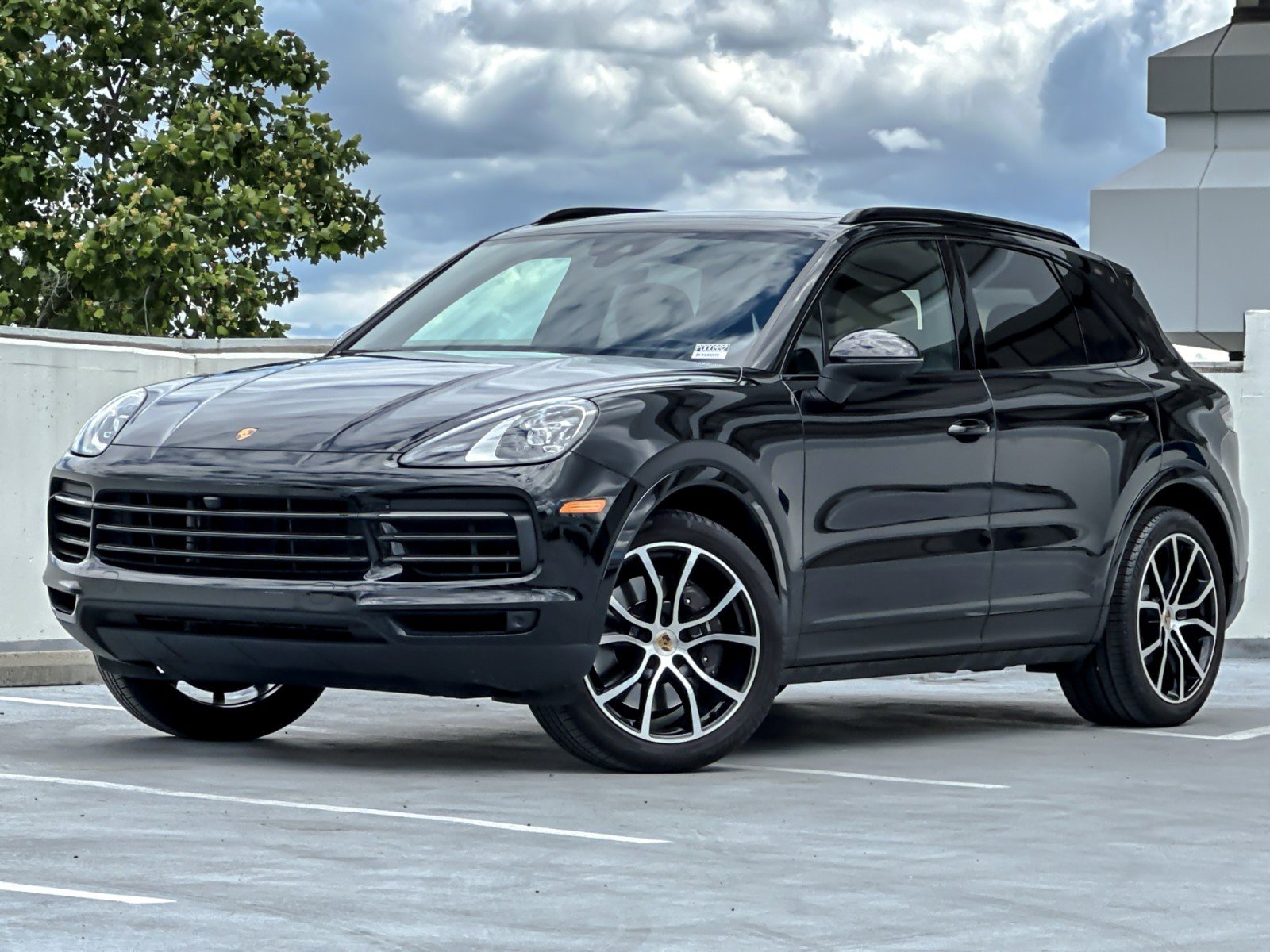 Certified 2023 Porsche Cayenne Platinum Edition image 1