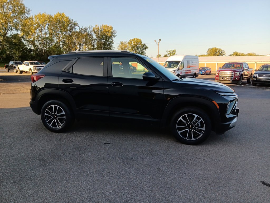 Used 2025 Chevrolet TrailBlazer LT AWD/4WD image 4