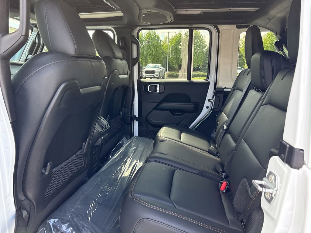 New 2026 Jeep Wrangler Unlimited Sahara AWD/4WD image 9